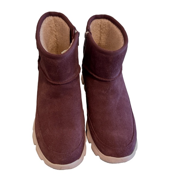 UGG Purple and Cream Ankle Boots with Suede Finish - Picture 2 of 8